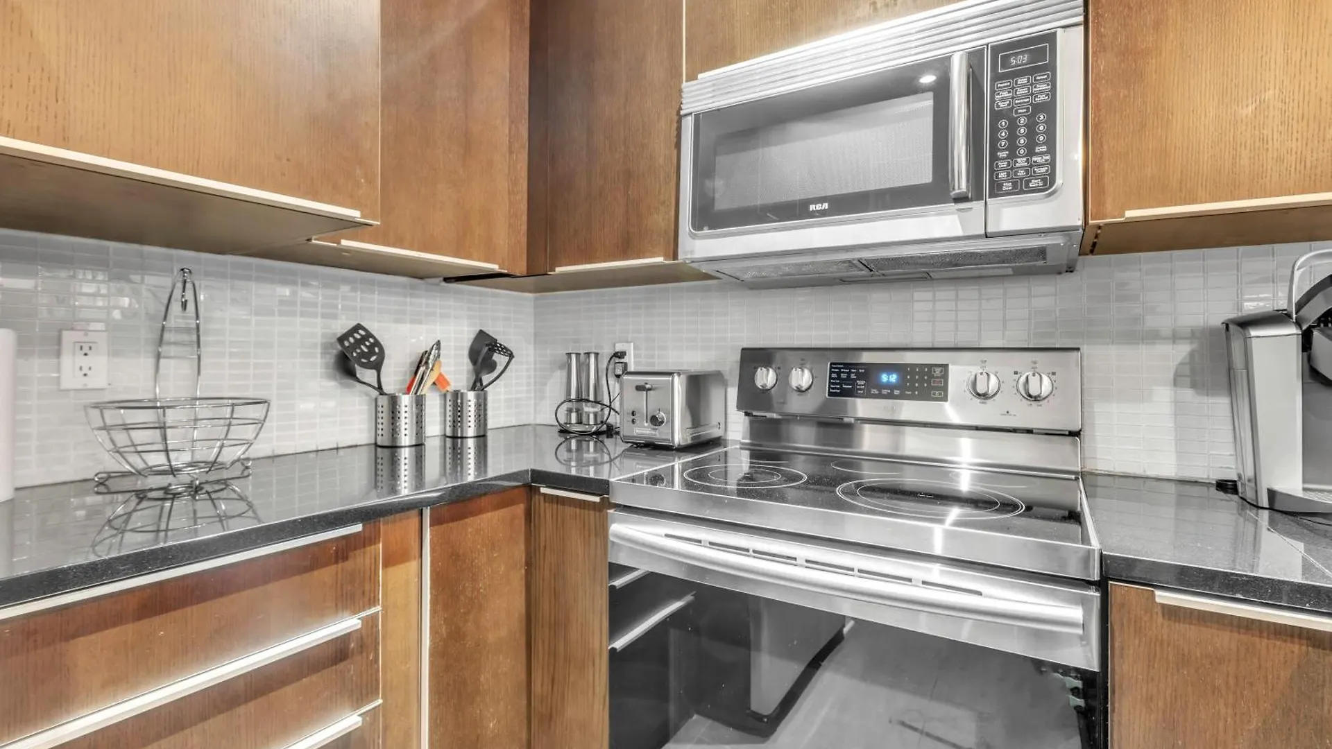 Luxurious 2 Bedroom 2 Bathroom Condo Downtown Montréal